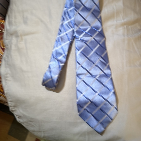 Blue and Gray Plaid Tie box with Authentic Donald Trump tie, Never worn - Picture 6 of 6